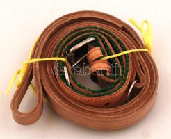 Bélelt kutyanyakörv (h: 58 cm) borjúbőr pórázzal, új állapotban