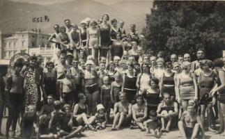 Abbazia, Üdülők, Foto Mayer / spa guests, photo (ferdén vágva / slant cut)