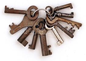 10 db minikulcs karikán