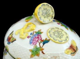 Herendi Viktória mintás levesestál, kézzel festett, jelzett, rózsákon apró lepattanás, m:23 cm, 27×1...