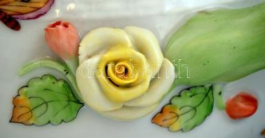 Herendi Viktória mintás levesestál, kézzel festett, jelzett, rózsákon apró lepattanás, m:23 cm, 27×1...