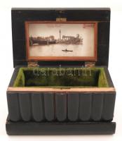 Antik titokdoboz, bársony béléssel, belsejében Budapest képpel, kulccsal, 12x19x12 cm