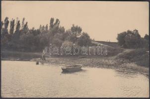 1902 A Tisza ártere Szeged-Tápé között, feliratozott, hideg pecséttel jelzett fotó Kerny István (1879-1963) hagyatékából, 11x17 cm