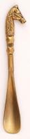 Dekoratív réz cipőkanál, lófejet ábrázoló nyéllel, jelzés nélkül, kis sorjával, h: 28 cm