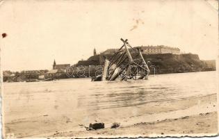 Újvidék Pétervárad, Felrobbantott híd / exploded bridge, photo (EK)