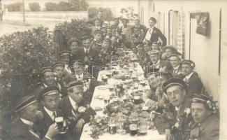 1913 Beer drinking students, studentika, photo (EK)