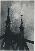 cca 1970 Budapest, Szabadság híd augusztus 20-án este, jelzetlen fotó, 29x20 cm