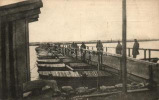 Beograd, Belgrade, Pionieren, Pontonbrücke über die Save; Photo J. Perscheid / pontoon bridge, Hungarian pioneers (w. very minor tear)