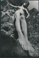 cca 1970 Kezéről a talpára...., 3 db finoman erotikus fénykép, 18x12 cm és 24x16 cm / cca 1970 3 erotic photos, 18x12-24x16 cm