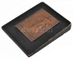 1925. "Kereskedő Ifjak Társulata - 1925.VI.14." Br plakett fatalpon (113mm). Szign.: Gere ...