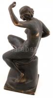 Martinelli Jenő (1886-1954): Ülő akt. Bronzírózott spiáter, jelzett, talapzat nélkül, m:20 cm