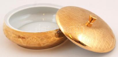 Hollóházi arany dobozka, kézzel festett (Koszorúsné), jelzett, kopásnyomokkal, d:13,5 cm