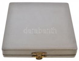 Vincze Dénes (1914-1972) 1966. "Ki minek mestere" jelzetlen Br plakett eredeti tokban (77m...