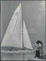 cca 1960-1980 Vitorlások a Balatonon, 2 db jelzetlen fotó, 18x24 cm