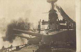 1915 A Viribus Unitis fedélzete Ancona ágyúzása közben / The Bombardment of Ancona, Austrian-Hungarian dreadnought SMS Viribus Unitis board; WWI K.u.K. navy, photo
