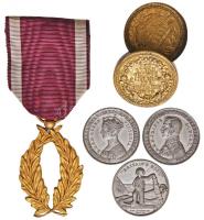 Nagy-Britannia ~1850. "Viktória" + "Albert herceg" + "Britek reménye" Sn számlálóbárcák "Allen & Moore" gyártói jelzéssel (3x) (26mm), eredeti Cu dobozkában + Belgium 1908. "A Koronarend Arany Pálma kitüntetése" aranyozott fém kitüntetés mellszalagon T:2  Great Britain ~1850. "Victoria" + "Prince Albert" + "Britain's Hope" Sn counter tokens with makers mark "Allen & Moore" (3x) (26mm), in original Cu box + Belgium 1908. "Order of the Crown, Golden Palms" gilt metal decoration on ribbon C:XF