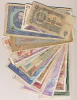 30db vegyes külföldi bankjegy T:vegyes 30pcs of mixed banknotes from diff countries C:mixed