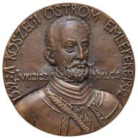 Kiss Sándor (1925-1999) 1982. "A kőszegi ostrom emlékére - Jurisics Miklós / AD MEMORIAM OBSIDIONIS KŐSZEGEIENSIS" öntött Br érem (111,5mm) T:2 Hungary 1982. "Siege of Güns 1532 - Nikola Jurisic" Br medallion. Sign.: Sándor Kiss (111,5mm) C:XF