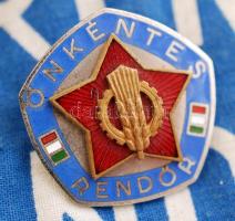 Önkéntes rendőr feliratú karszalag jelvénnyel