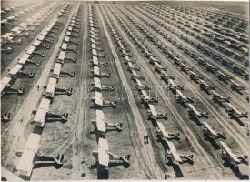 1931 Légiflotta, Európa háborúra készül, berlini vintage sajtófotó, megjelent a Pesti Napló 1931. szeptember 13.-i számában, 17x23 cm / 1931 Air fleet, press photo, Berlin, 17x23 cm