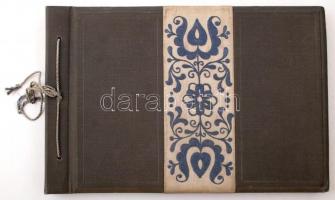 1955 Így fejlődik Budapest mezőgazdasága, fotóalbum 16 beragasztott fotóval, kísérő szöveggel, 18x18...