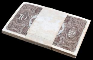 1920. 10K (100x) sorszámkövetők, eredeti banki kötegelőben T:I-
Hungary 1920. 10 Korona (100x) sequ...