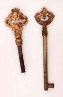 Antik kulcs "Keresztély Budapest" felirattal h:11,5 cm és egy hiányos antik kulcs, h:9 cm
