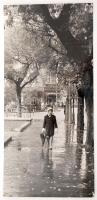 cca 1960 Krisch Béla: Eső után (Kecskemét belvárosában), feliratozott vintage fotóművészeti alkotás, 19x40 cm