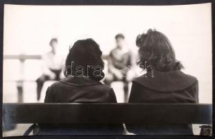 cca 1960 Réti Pál (1918-1989): Lányok és fiúk, feliratozott vintage fotóművészeti alkotás, kiállítási pecsétekkel, 25x40 cm / cca 1960 Pál Réti (1918-1989): Girls and boys, with description on the verso, 25x40 cm