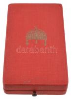 1935. "Magyar Ezüst Érdemkereszt" jelzetlen Ag kitüntetés mellszalagon, dísztokban T:2
Hu...