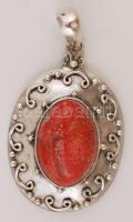 Ezüst(Ag) medál korallal díszítve, jelzett, 3x2 cm, br: 10 g