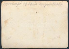 1928 Tapolcafő (ma Pápa része), augusztusi utcarészlet, fotó, hátulján feliratozva, 5,5×8 cm