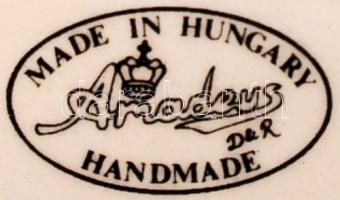 Amadeus áttört tetejű, virágokkal díszített kerámia bonbonier, apró lepattanásokkal, mázon található...