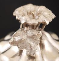 Antik ezüst (Ag.) kiöntő, elefántcsont szerelékkel, jelzett (Bécs 1862), mesterjeggyel (CR), apró ho...