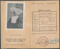 1943 Vöröskeresztes önkéntes ápolónői igazolókönyv, fényképpel, Simon Elemér, m. kir. titkos tanácsos, felsőházi tag, Sopron vármegye főispánja (1922-1935), a Magyar Vöröskereszt főgondnoka (1921-1925), majd elnöke (1932-1944) valamint Apor Gizella bárónő (1886-1971) ápolónő, az Önkéntes Vöröskeresztes Szolgálat szervezője aláírásaival /  1943 Red Cross certification for volunteer nurse with photograph and the signatures of Elemér Simon councillor, member of the upper house, supreme ispán of Sopron County (1922-1935), the supreme caretaker of the Hungarian Red Cross (1921-1925) later its president (1932-1944) and baroness Gizella Apor (1886-1971) nurse and the organiser of the Volunteer Red Cross Service