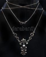 Apró gyönggyel díszített, indamotívumos ezüst(Ag) nyaklánc, jelzett, br: 8,9 g / Silver(Ag) necklace, with hallmark, 8,9 g