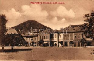 Nagybánya, Fő tér keleti oldala, Kindris, Herskovits J. és T., Rosenfeld és Platthy Dezső üzlete / main square, shops (fa)