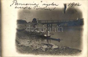 1902 Piszke, "Pannónia" nyolc evezőse / Hungarian rowing team in Piszke, bridge, photo