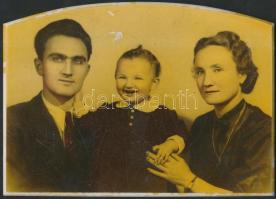 cca 1880-1950 Vegyes fotó tétel, közte keményhátú portréfotókkal, tablóképpel, csoportképpel, összes...