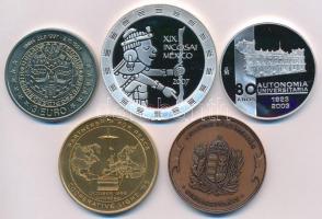 5db-os vegyes magyar és külföldi emlékérem tétel, közte 1995. "Partner a békéért - Cooperative Light '95 - 1995 október Újdörögd" Br emlékérem tokban (42mm), Mexikó 2003. "80 éves Független Egyetem 1923-2003 / Universidad Autónoma de San Luis Potosí" ezüstözött fém emlékérem (42mm) T:PP,1-,2 5pcs of various commemorative medallions, including 1995. "Partnership for Peace - Cooperative Light '95 - October 1995 Újdörögd" Br commemorative medallion in case (42mm), Mexico 2003. "80 Years of University Autonomy 1923-2003 / Universidad Autónoma de San Luis Potosí" silver plated commemorative medallion (42mm) C:PP,AU,XF