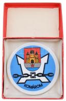 1985. "Komárom 1945-1985" jelzett hollóházi porcelán emlékérem dísztokban (88mm) T:2