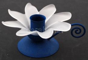 Margaréta fém szárból és üveg szirmokból álló gyertyatartó, d: 11 cm, m: 6 cm