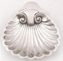 cca 1900 ezüst (Ag.) kagylós kínáló, jelzett, mesterjeggyel, 13×10 cm, nettó:51 g