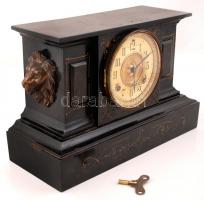 XIX. sz vége: Antik asztali/kandalló óra oroszlánfejes díszítéssel, aranyozott számlappal, felet és ...