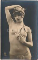 Nude girl, A. Noyer photo (non PC)