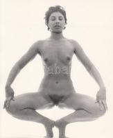 cca 1970 Jóga pozíció, finoman erotikus fénykép, 22x18 cm / cca 1970 Erotic photo, 22x18 cm