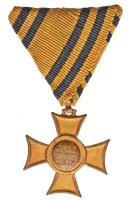 1913. "Mozgósítási Kereszt / 1912-1913-as Emlékkereszt" aranyozott Br kitüntetés bevésett évszámokkal mellszalaggal T:2,2- Hungary 1913. "Commemorative Cross, 1912-1913" gilt Br decoration with engraved years on ribbon C:XF,VF NMK 275.