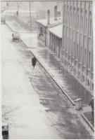 cca 1950 Budapest, Egy lábon két mankóval, jelzetlen kép Kotnyek Antal (1921-1990) fotóriporter hagyatékából, 15x11 cm