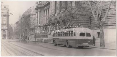 cca 1960 Budapest, troli közlekedés a városban, 3 db fotó, 12x24 cm