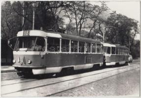 18-as villamosjárat, 2 db fotó, 6x9 cm és 9x13 cm